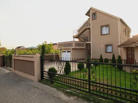 Izdavanje, kuća, 250m², Tološi, Podgorica - image 6