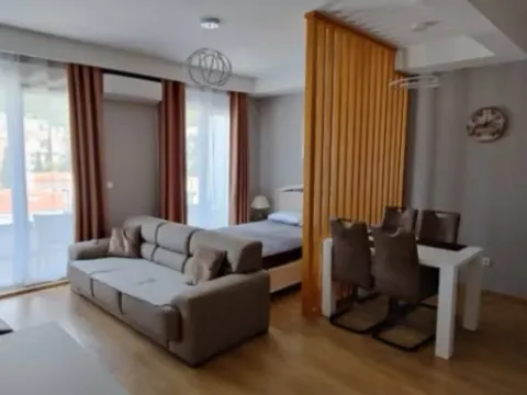 Izdavanje, jednosoban stan, 53m², Budva, Crna Gora