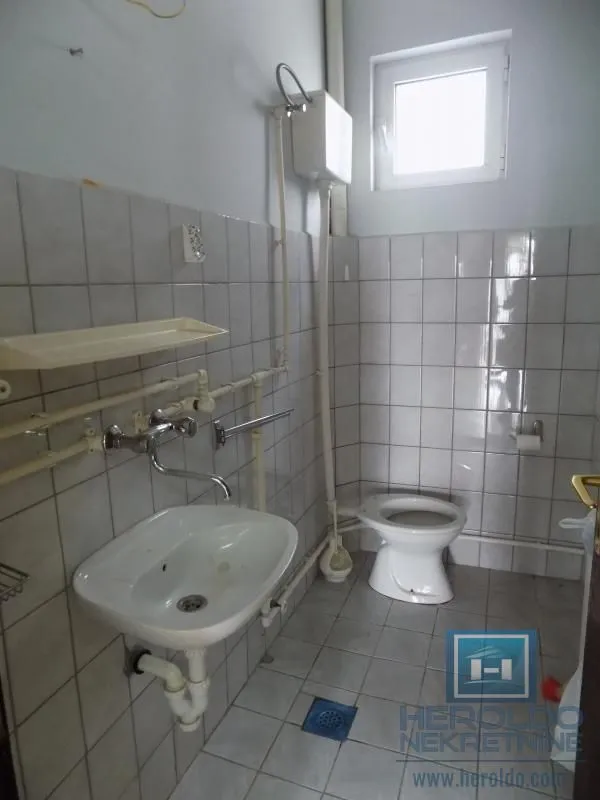 Sale, office space, 300m², Moravski park, Ćuprija