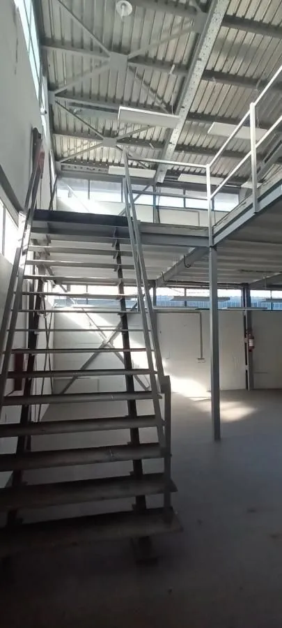 Rent, office space, 400m², Kneževac, Beograd