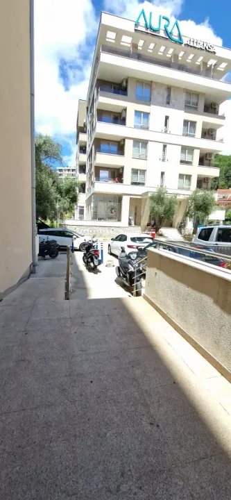 Izdavanje, dvosoban stan, 55m², Centar, Budva