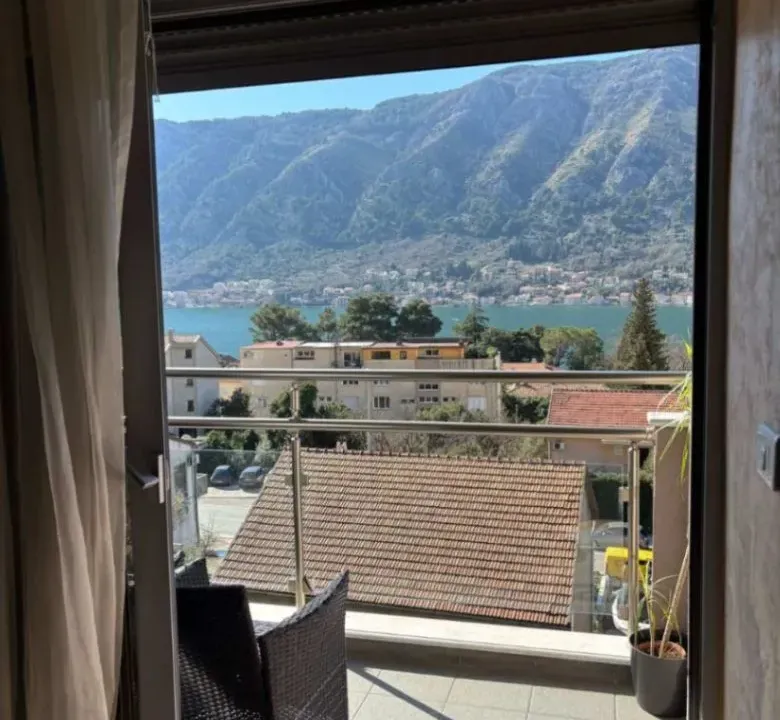 Prodaja, dvosoban stan, 100m², Dobrota, Kotor