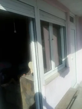 Pogled na PVC prozor i vrata sa spoljašnje strane objekta. - image 2