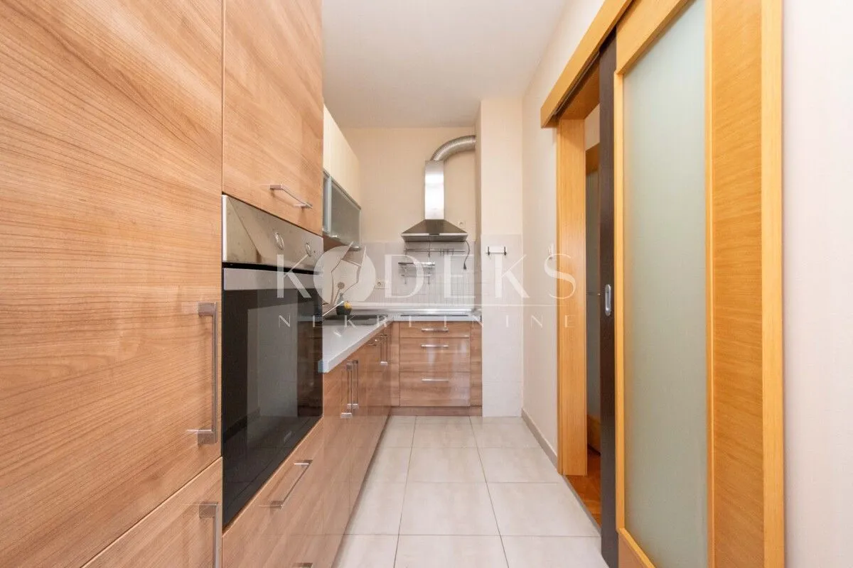 Izdavanje, trosoban stan, 103m², Zabjelo, Podgorica