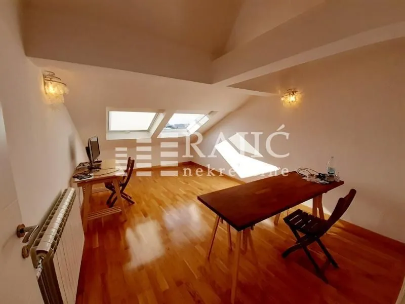 Izdavanje, četvorosoban stan, 110m², Savski Venac, Beograd