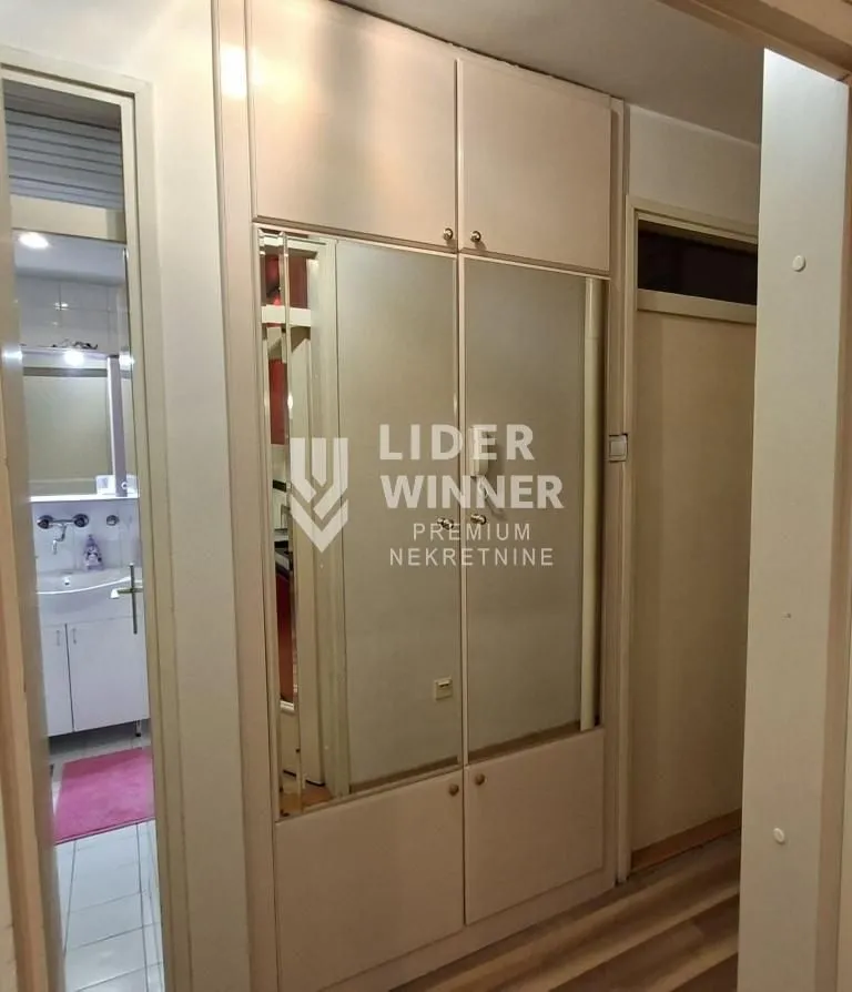 Rent, two bedroom apartment, 53m², Kalenić Pijaca, Vračar Sve Podlokacije