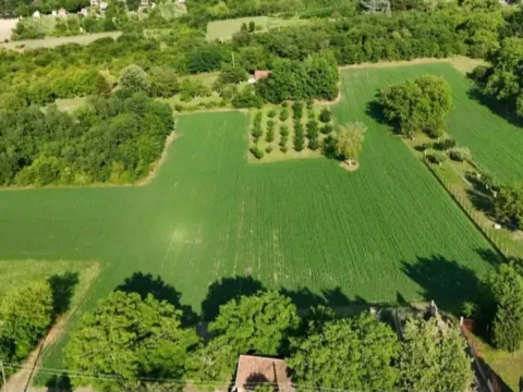 Zemljište in Krčedin