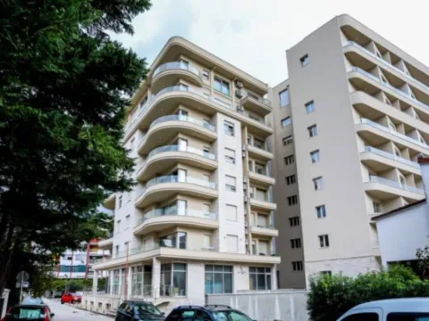 Izdavanje, jednosoban stan, 45m², Budva, Crna Gora