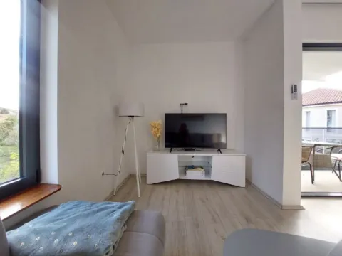 Izdavanje, jednosoban stan, 45m², Tivat, Crna Gora - image 10