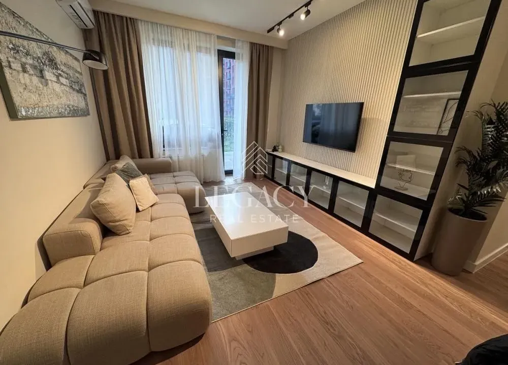 Izdavanje, trosoban stan, 83m², Savski Venac, Beograd