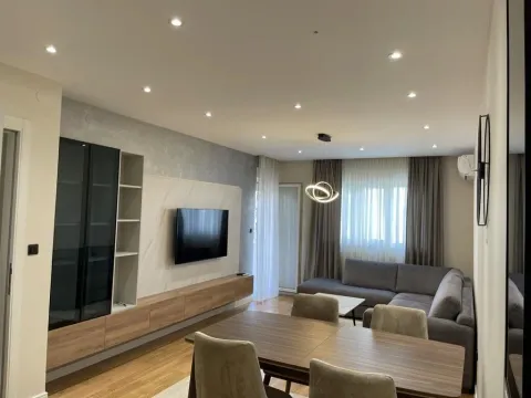 Izdavanje, jednosoban stan, 53m², Central Point, Podgorica - image 8