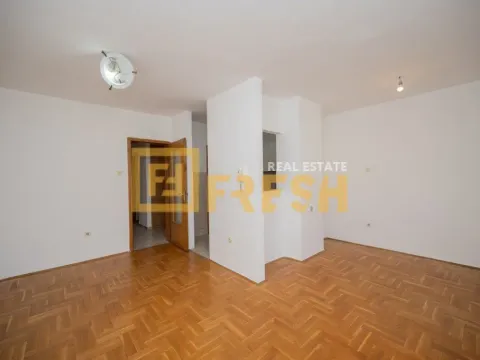 Prodaja, dvosoban stan, 84m², Stari Aerodrom, Podgorica - image 5