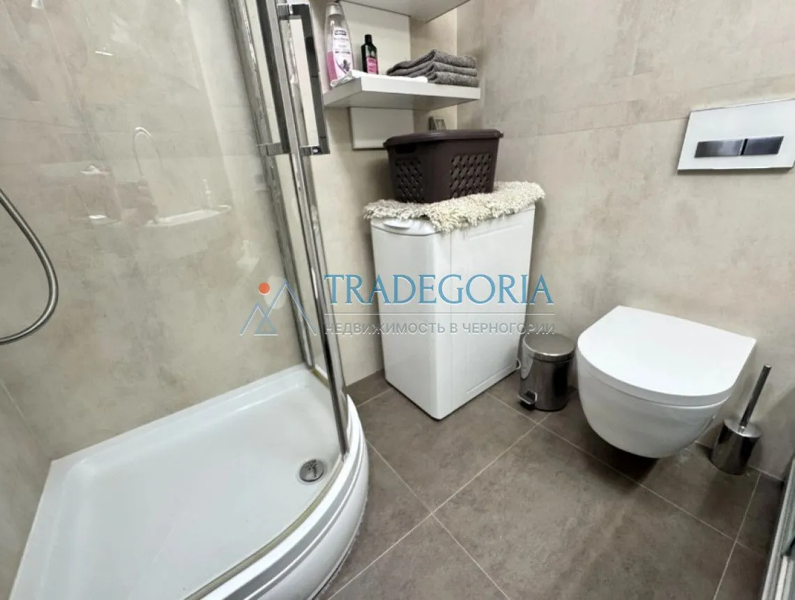 Prodaja, dvosoban stan, 129m², Dobrota, Kotor