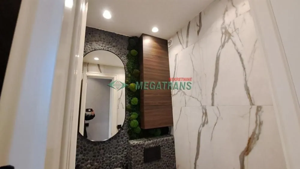 Izdavanje, trosoban stan, 80m², Centar, Novi Sad
