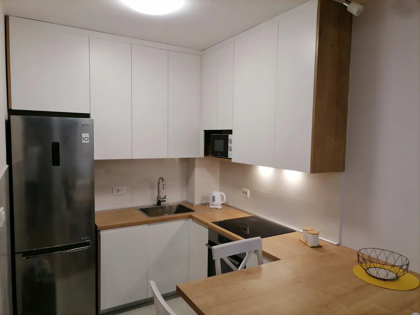Izdavanje, jednosoban stan, 40m², Central Point, Podgorica