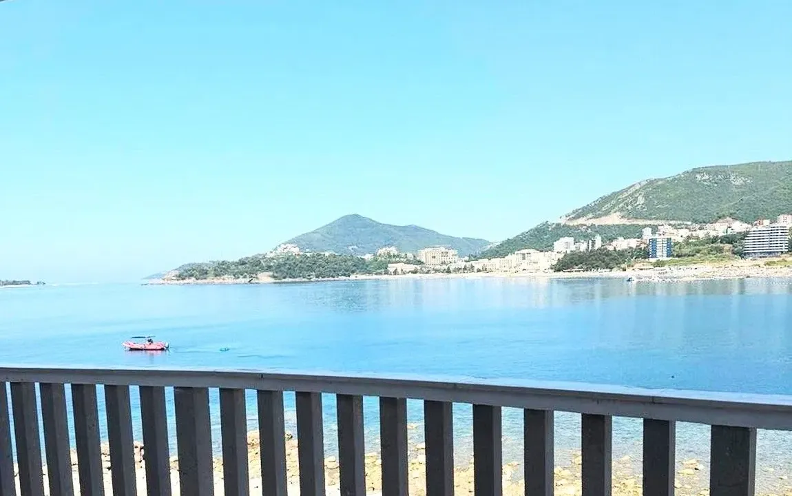 Izdavanje, dvosoban stan, 85m², Rafailovići, Budva