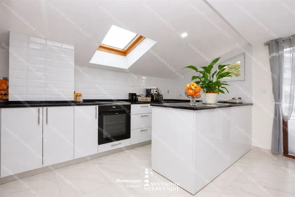 Prodaja, dvosoban stan, 98m², Igalo, Herceg Novi