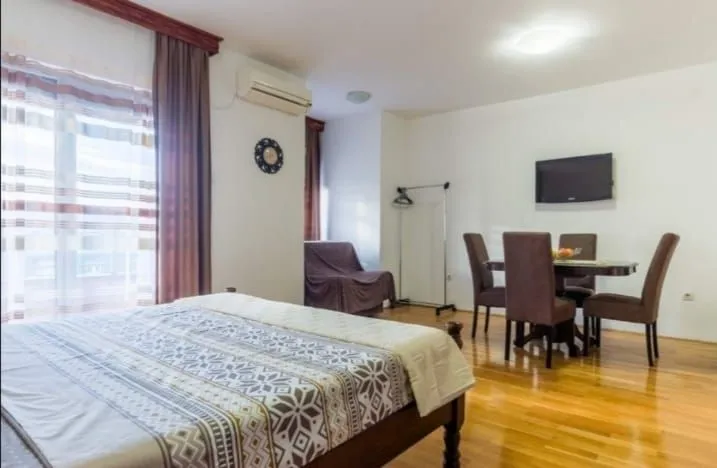 Rent, studio apartment, 30m², 1 maj, Podgorica