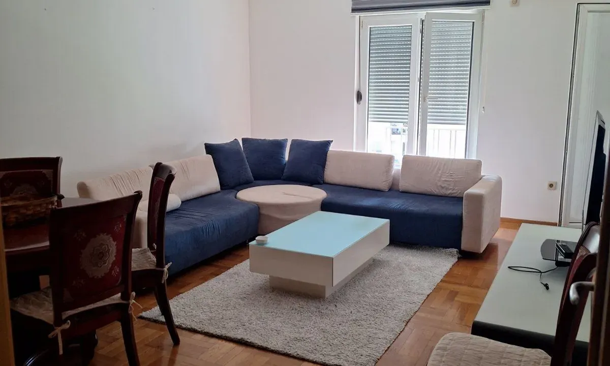 Izdavanje, dvosoban stan, 54m², Pobrežje, Podgorica