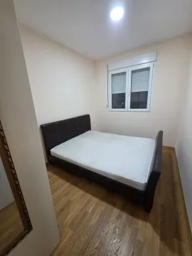 Bedroom with a double bed and a window. - image 6