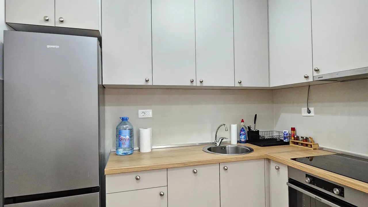 Izdavanje, jednosoban stan, 42m², Pobrežje, Podgorica