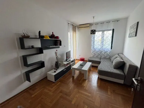 Izdavanje, dvosoban stan, 50m², Luštica Bay, Tivat