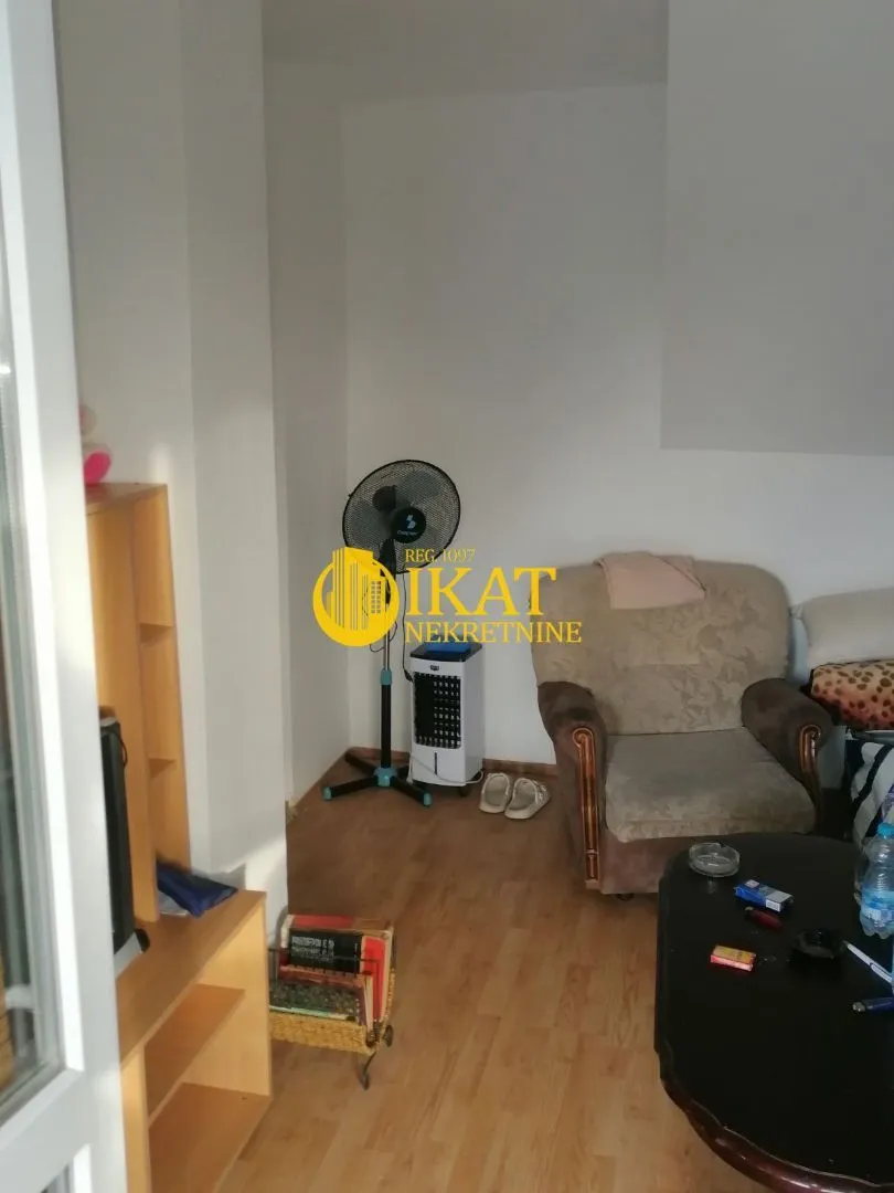 Izdavanje, trosoban stan, 56m², Batajnica, Beograd