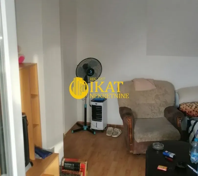 Izdavanje, trosoban stan, 56m², Batajnica, Beograd