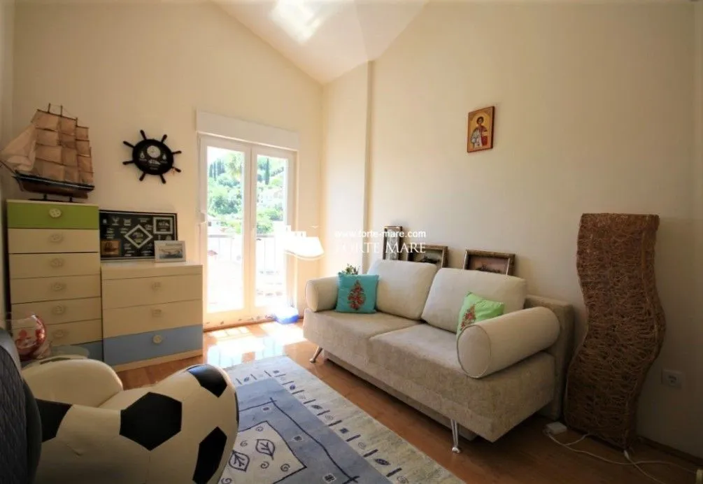 Prodaja, četvorosoban stan, 127m², Njivice, Herceg Novi