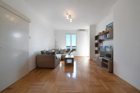 Sale, two bedroom apartment, 69m², Bečići, Budva - image 8