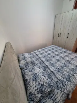 Furnished bedroom with a double bed and a wardrobe. - image 8