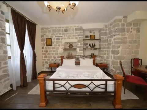 Rent, one bedroom apartment, 115m², Stari Grad Kotor, Kotor - image 7