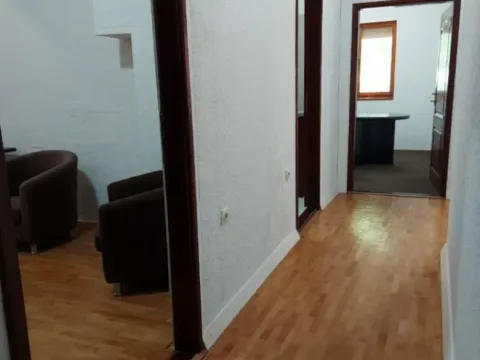 Izdavanje, poslovni prostor, 70m², Centar, Podgorica - image 5