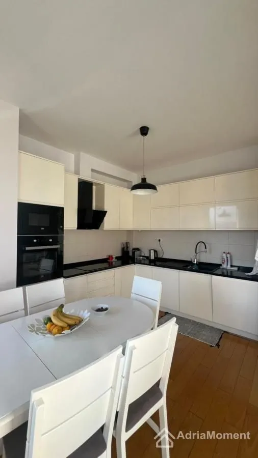 Rent, three bedroom apartment, 115m², Centar, Tivat