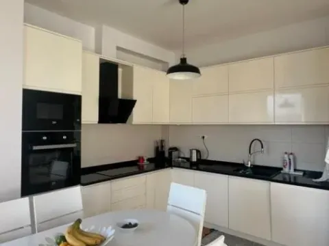 Izdavanje, trosoban stan, 115m², Centar, Tivat - image 4