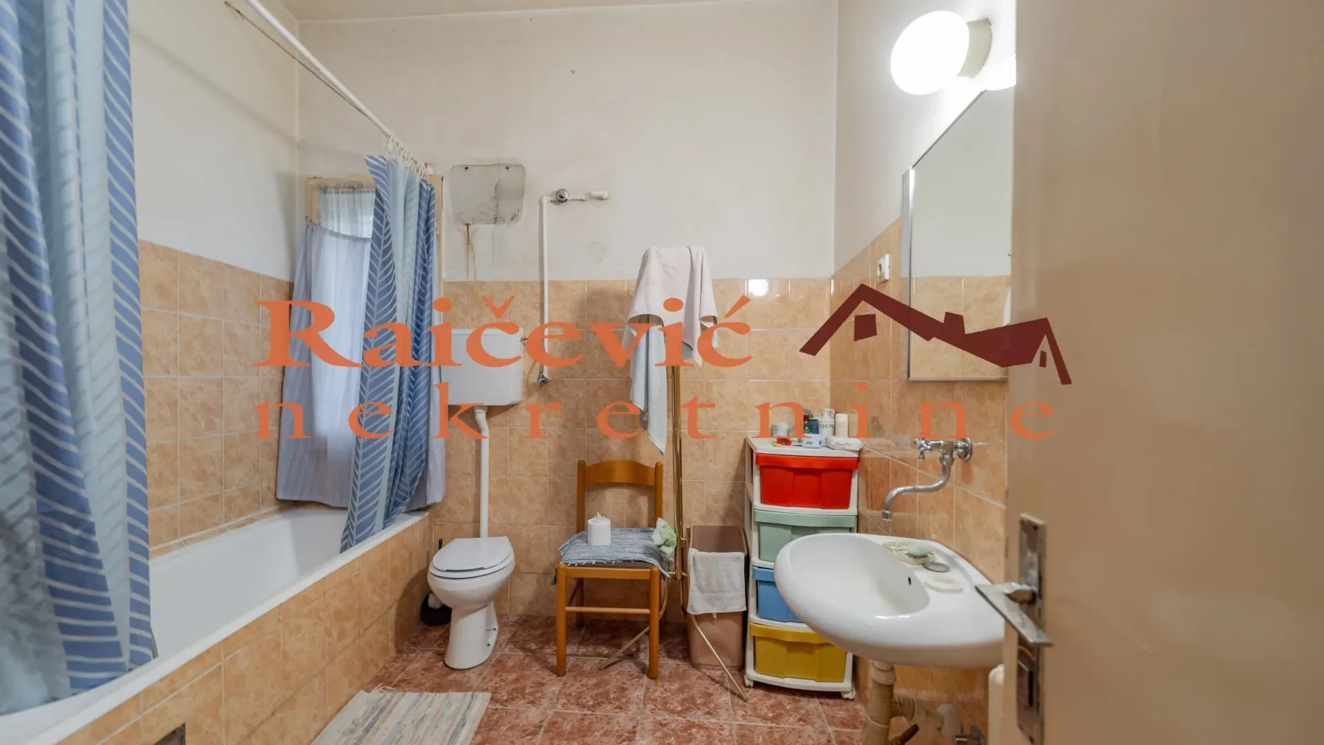 Prodaja, četvorosoban stan, 113m², Centar, Stara Pazova