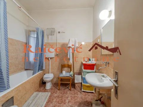 Prodaja, četvorosoban stan, 113m², Centar, Stara Pazova - image 16
