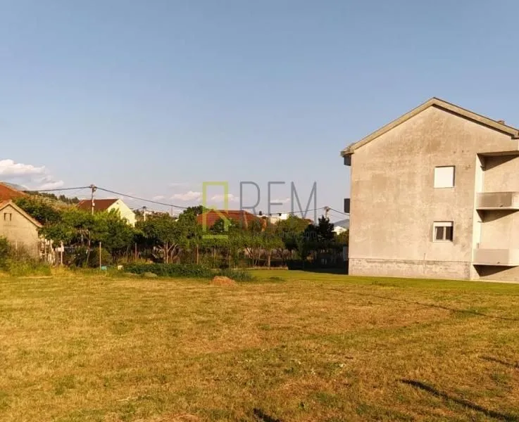 Sale, land lot, 870m², Tološi, Podgorica