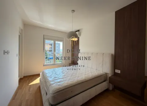 Furnished bedroom with a double bed and a window. - image 10