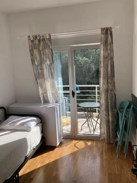 Izdavanje, jednosoban stan, 34m², Rafailovići, Budva