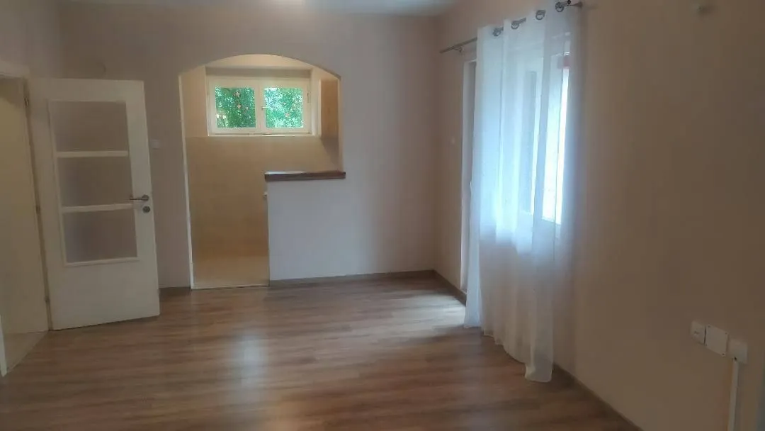 Izdavanje, dvosoban stan, 90m², Gorica C, Podgorica