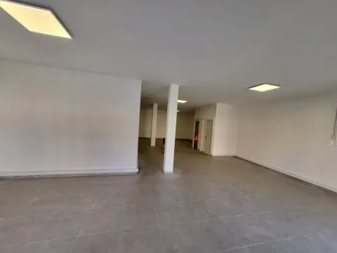 Izdavanje, poslovni prostor, 140m², Ledine, Beograd - image 3