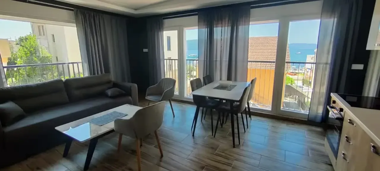 Izdavanje, stan, 65m², Tivat, Crna Gora
