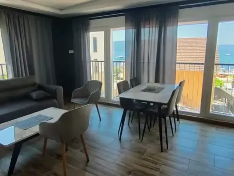 Izdavanje, stan, 65m², Tivat, Crna Gora - image 1