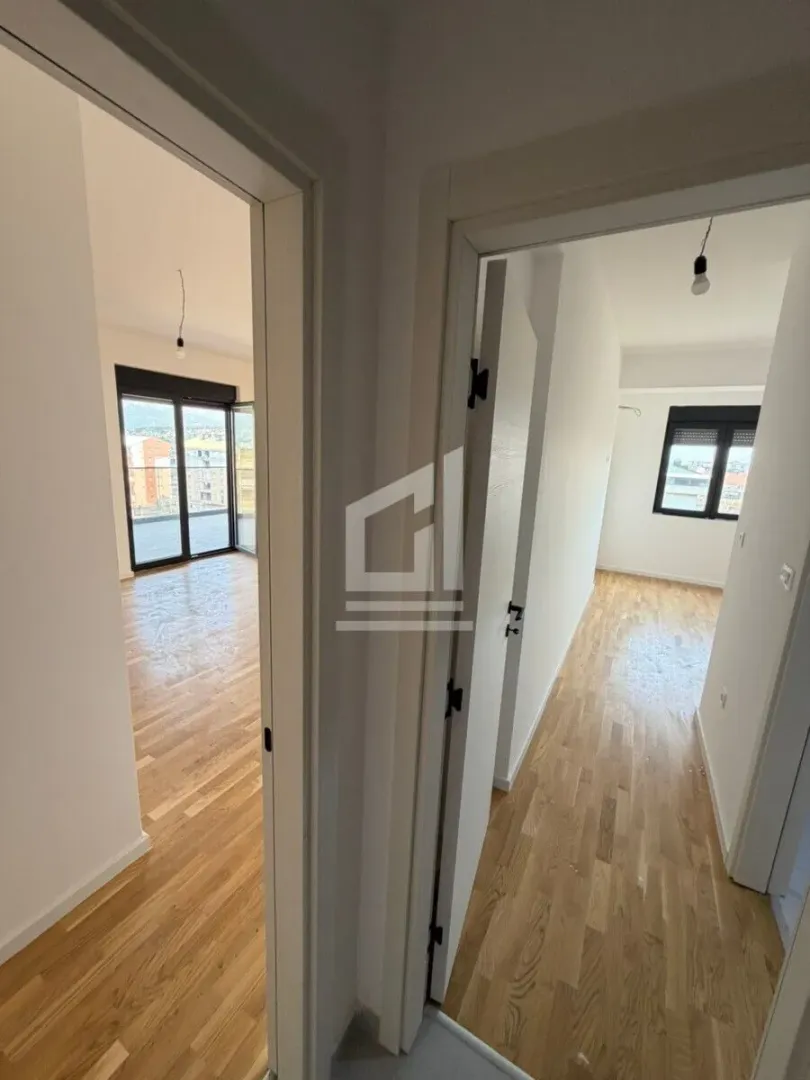 Izdavanje, trosoban stan, 112m², Stari Aerodrom, Podgorica