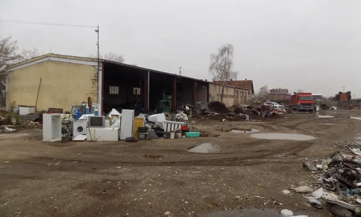 Izdavanje, poslovni prostor, 200m², Paraćin, Srbija