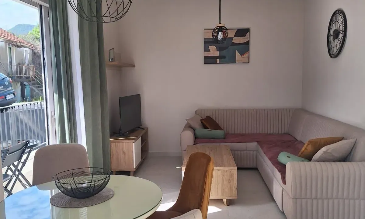 Rent, one bedroom apartment, 41m², Tripovići, Tivat