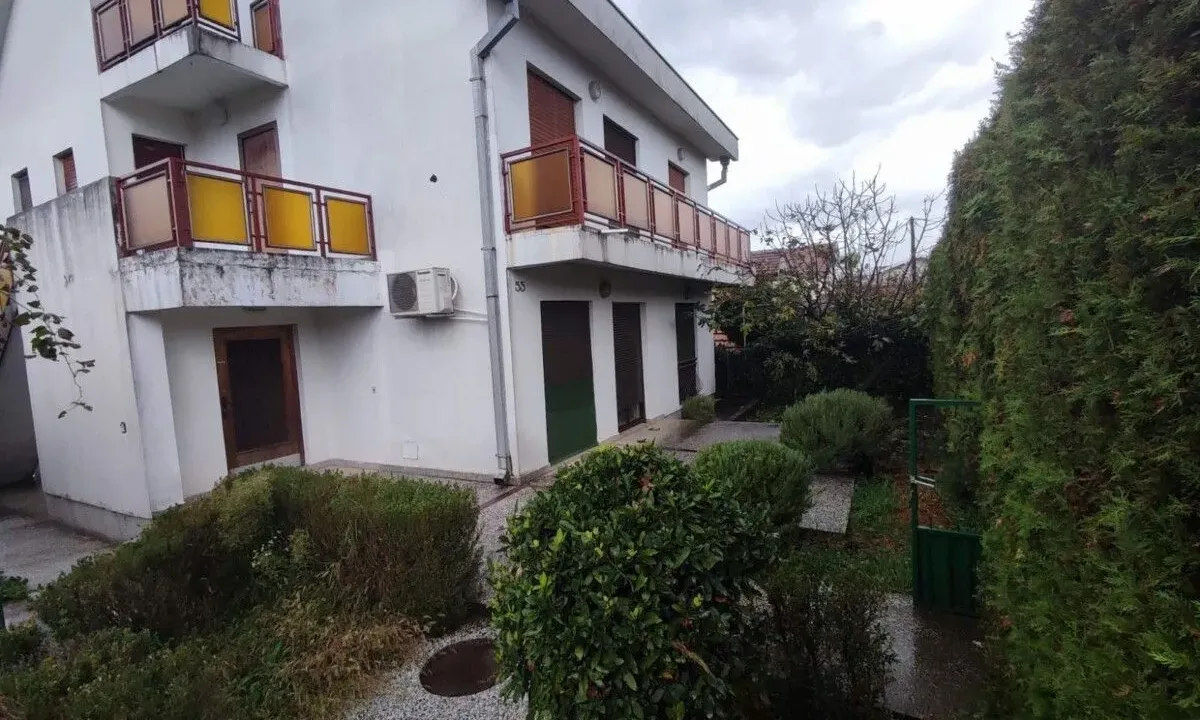 Rent, house, 200m², Zagorič, Podgorica