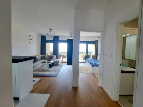 Izdavanje, jednosoban stan, 62m², Soho City, Bar - image 4