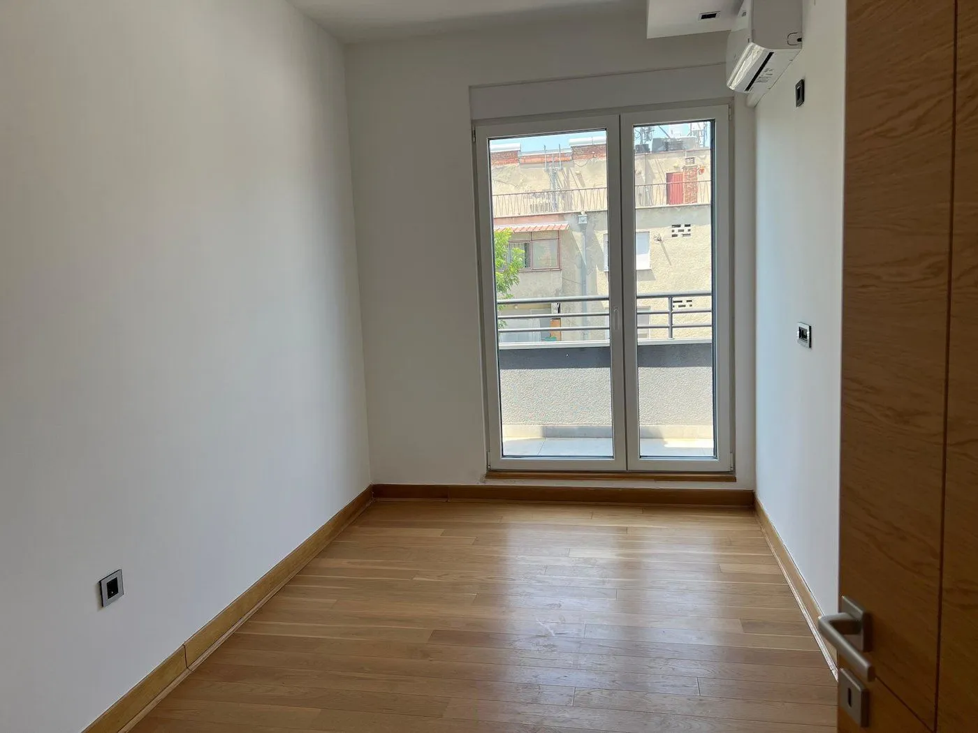 Sale, one bedroom apartment, 240m², Adamovićevo Naselje, Novi Sad Sve Podlokacije